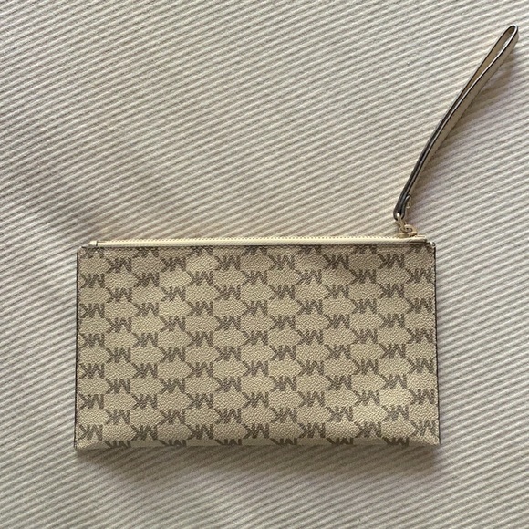 MICHAEL KORS clutch/wristlet - Picture 2 of 5